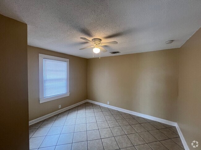 Building Photo - 1138 S Salcedo St Unit 2B Rental