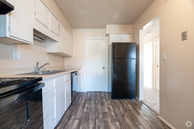 The Eyrie - Kitchen - Eagles Eyrie Apartments