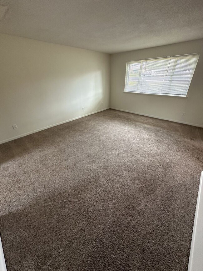 Photo - 3 Bedroom 2.5 Bathroom Condo!