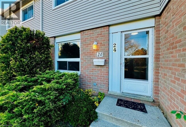 Photo - 210 Carlyle Dr