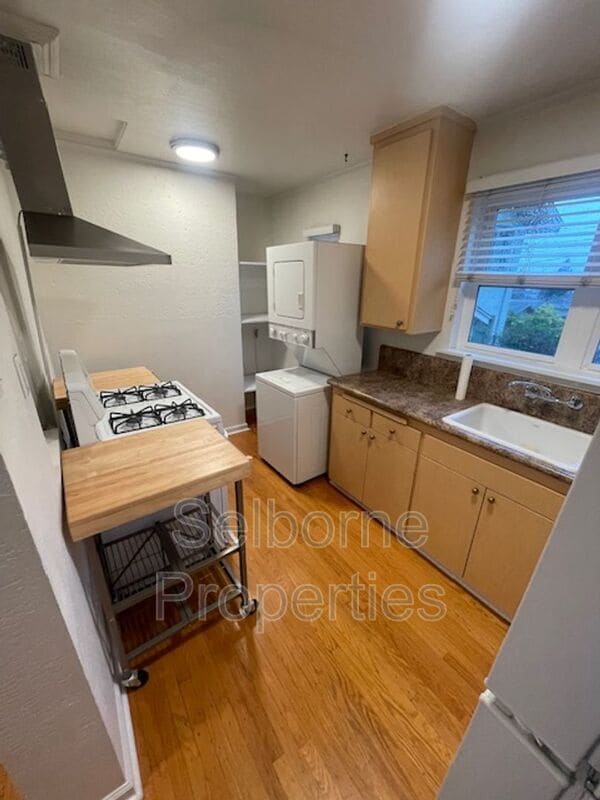 Photo - 624 Valle Vista Ave