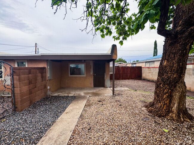 Building Photo - 905 Palo Duro Ave NW Rental