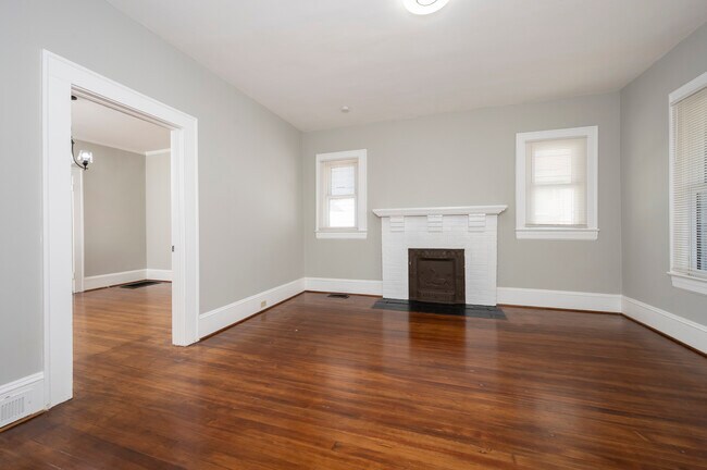 Photo - 1614 E 1st St