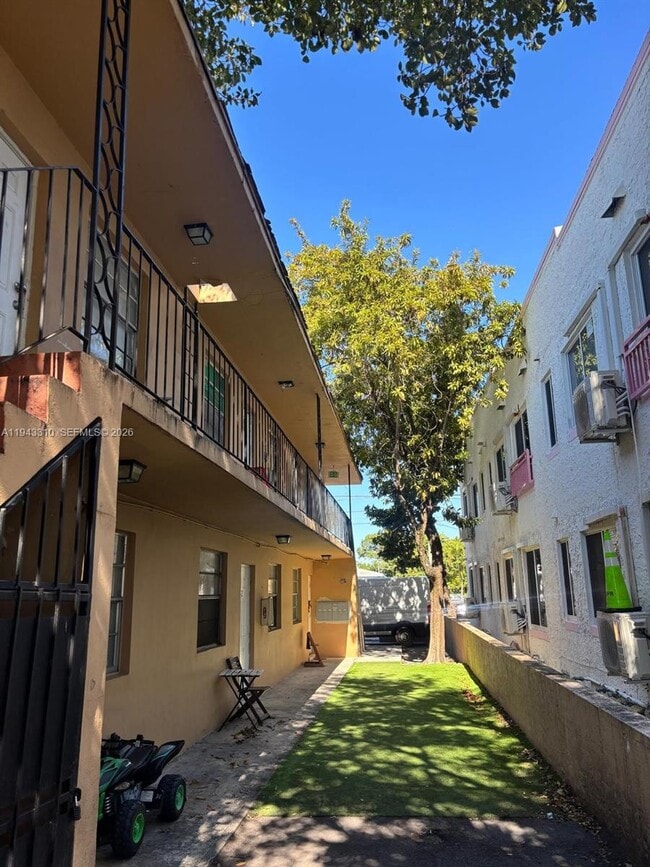 Photo - 1320 SW 6th St Unit 4