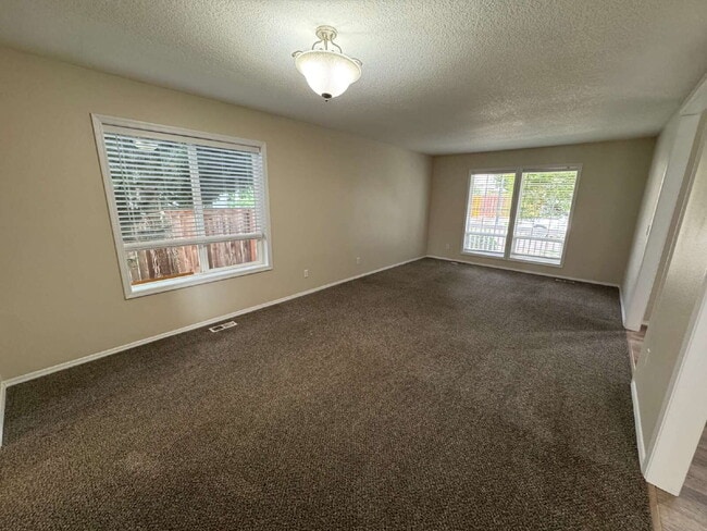 Photo - Beautiful 4 Bedroom Clackamas Home