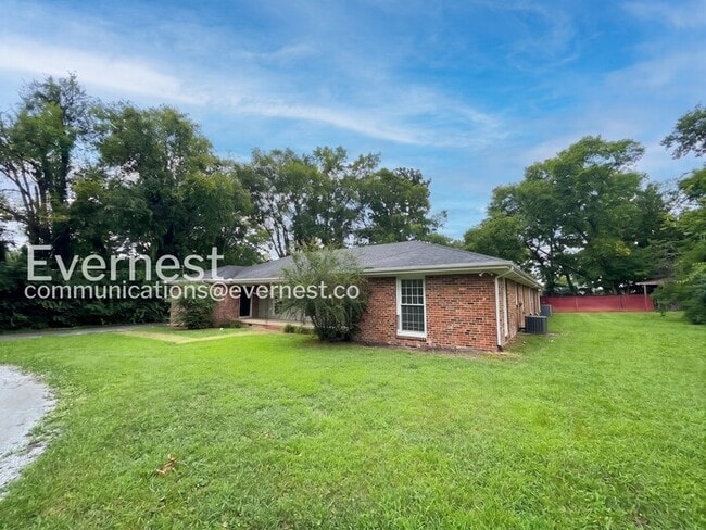 Photo - 570 Hawkins Dr