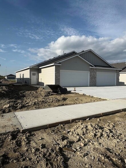Building Photo - 12942 E Blake St Rental