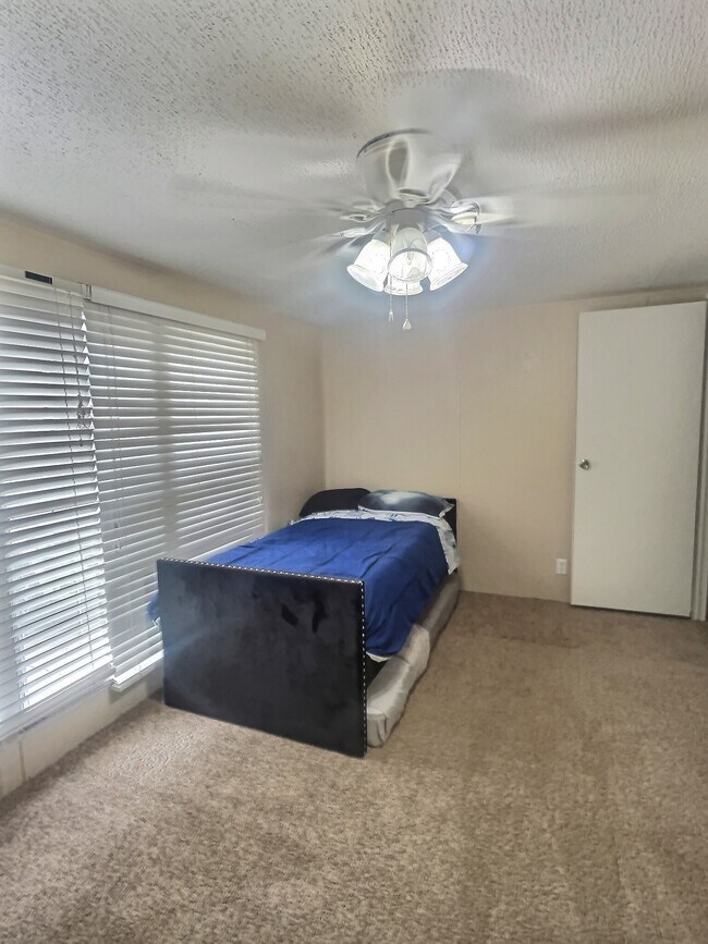 Photo - 214 Ridgeside Ct