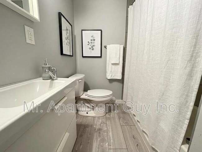 Photo - 77 W 1st St Unité Lower Suite