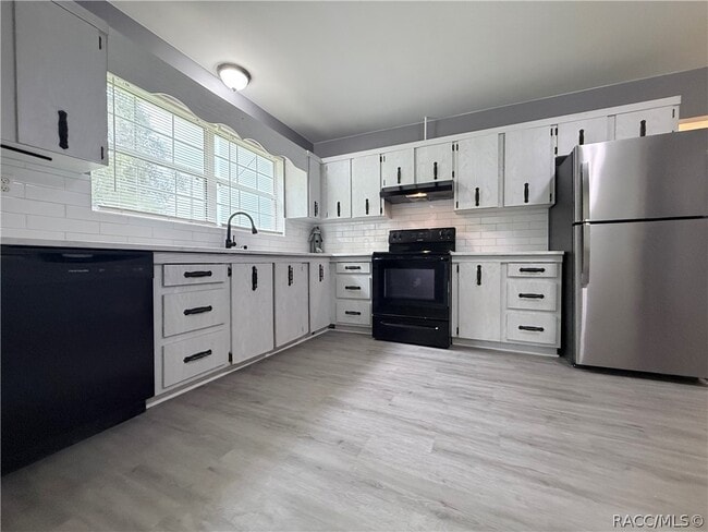 Photo - 10715 N Northcut Ave
