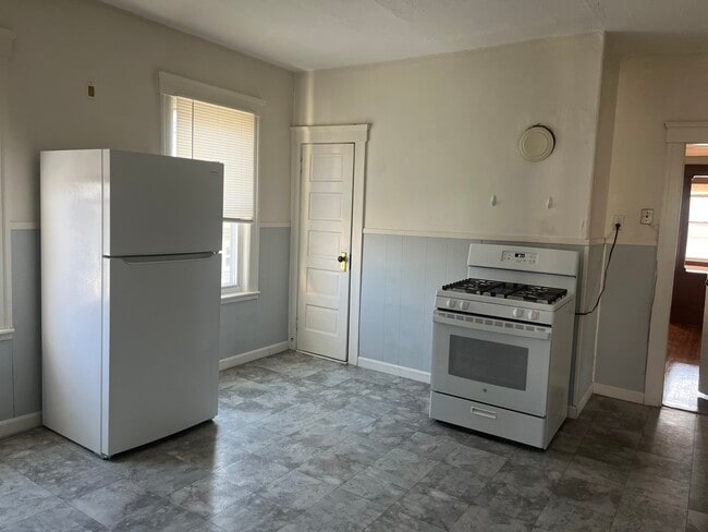 Building Photo - 101 Fairmont Ave Unit 2