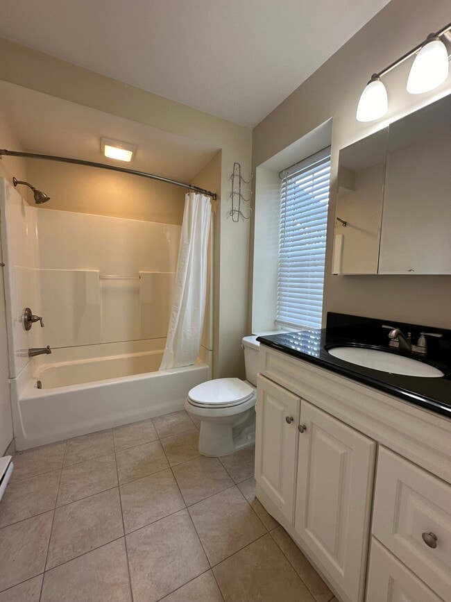 Bathroom - 1125 3rd St Unit 9