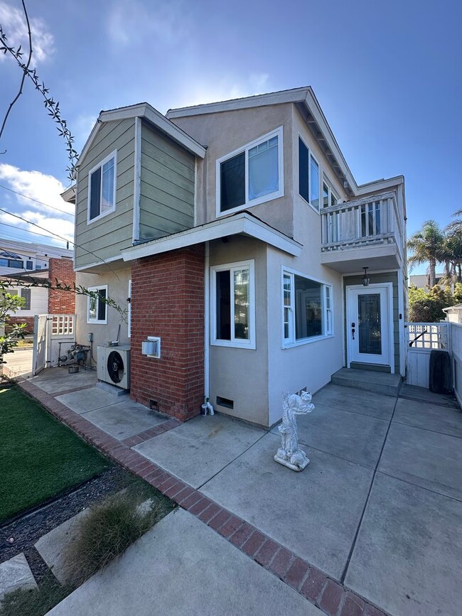 Building Photo - 731-33 1/2 Beryl St Unit 731