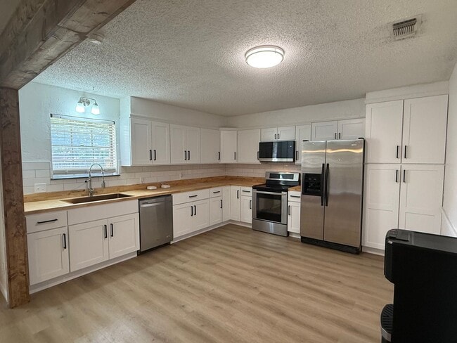 Photo - BEAUTIFUL 4 Bedroom 2 Bath  home with spacious backyard AVAILABLE NOW!