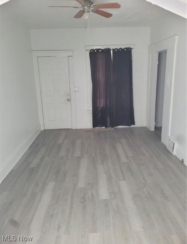 Photo - 709 E 126th St Unit Upstairs