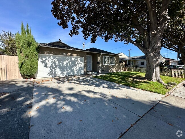 Building Photo - DESIRABLE 3 BEDROOM 2 BATHROOM HOME IN SAN...