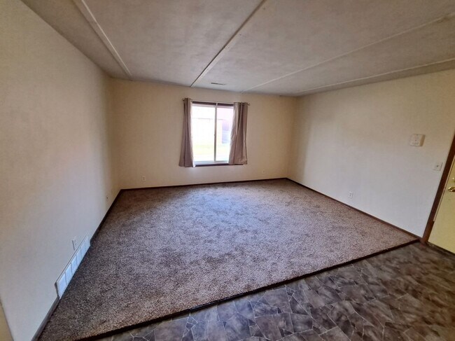 Photo - 1445 W 16th St