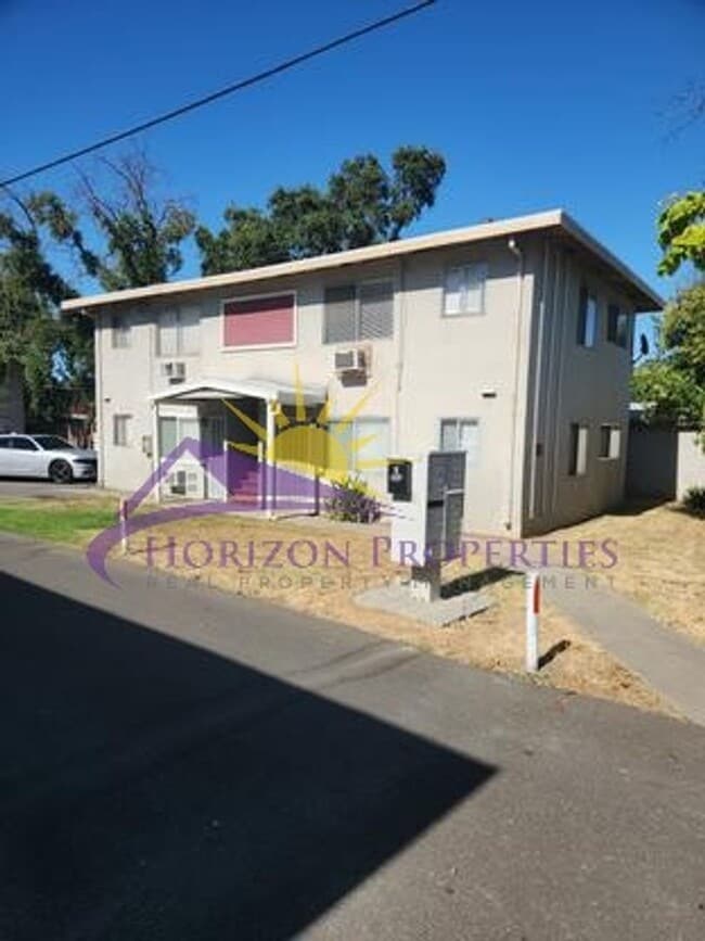 Building Photo - Cozy 1 Bed 1 Bath 700sqft Fourplex in North Sacramento Unit 1617 Arcade Blvd #11