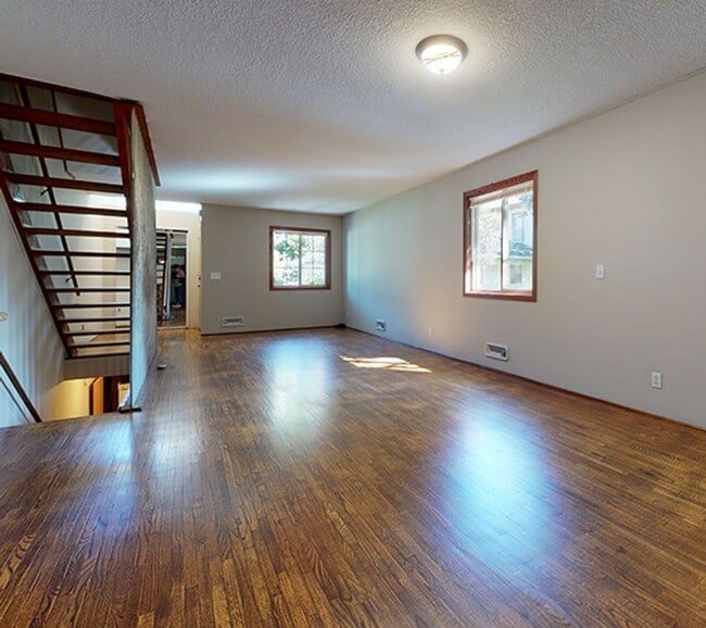 Building Photo - 1087 18th Ave SE Unit #1
