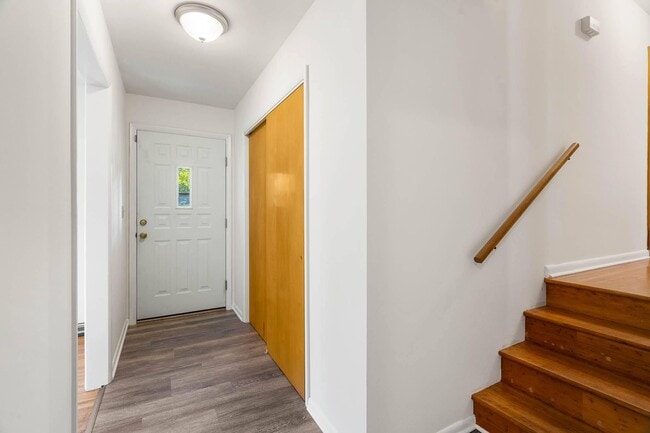 Building Photo - 2107 Garden Dr