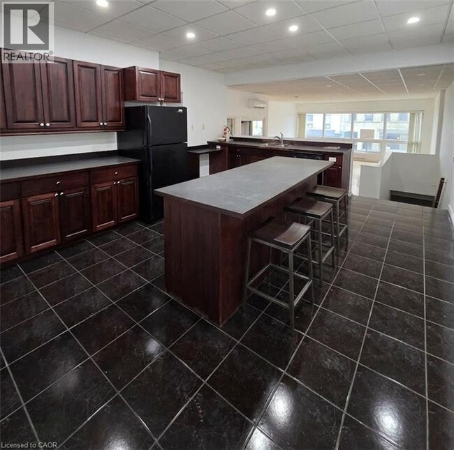 Photo - 7 King St N Unité UPPER