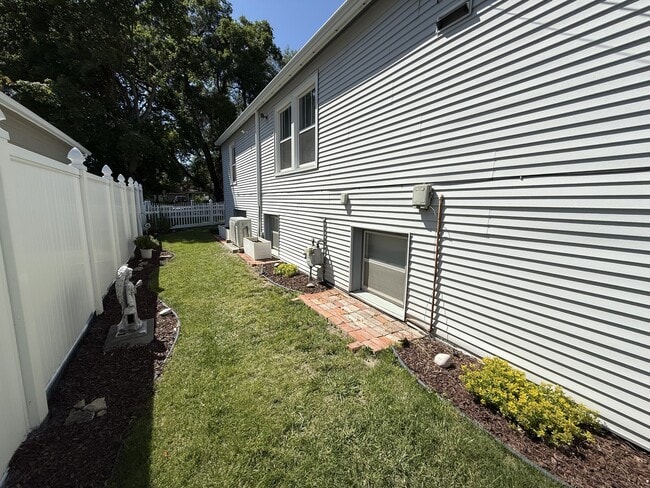 2423 Pine St Unit 1