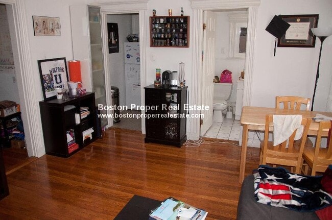 Photo - 1111 Boylston St