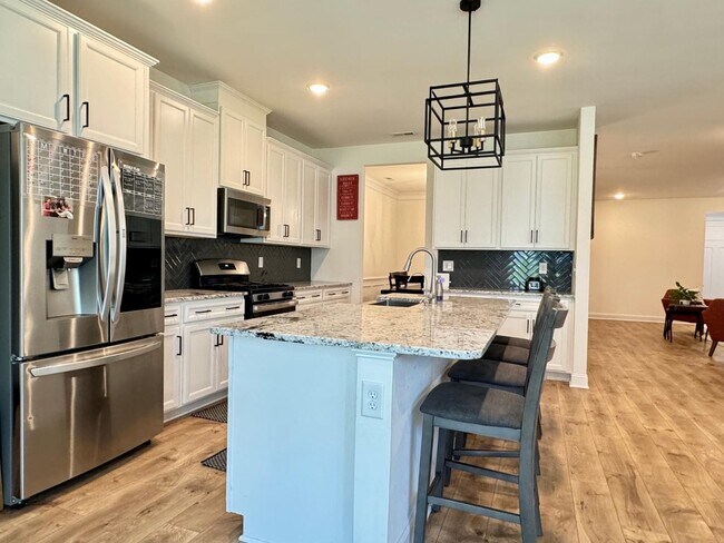 Photo - Spacious Luxury 3 Bedroom Townhome for Rent - Great Amenities