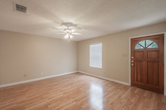 Photo - Excellent 3 bedroom in Legacy West