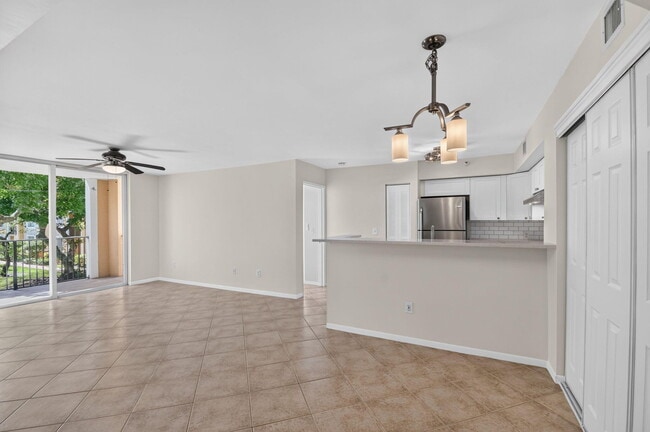 Building Photo - 107 Yacht Club Way Unit 208