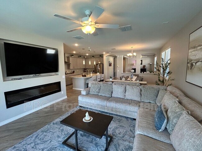 Photo - 15265 W Moreland St