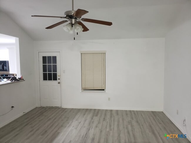 Photo - 1121 Dixon Cir