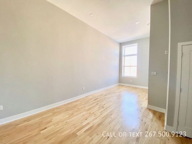 Building Photo - 1523 W Girard Ave Unit 305