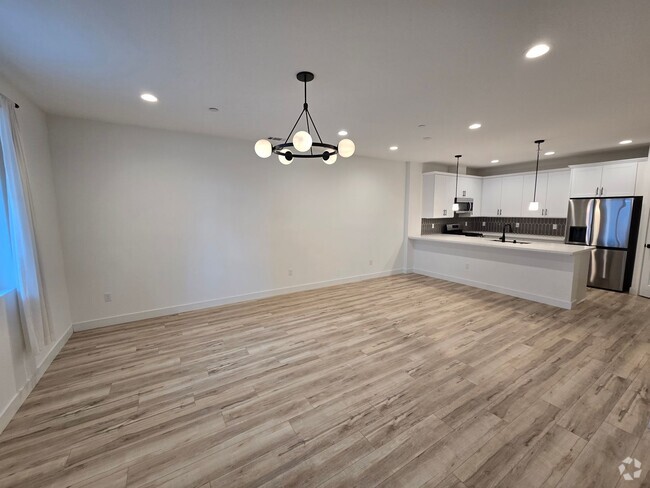 Building Photo - Beautiful Townhome in Righetti Ranch