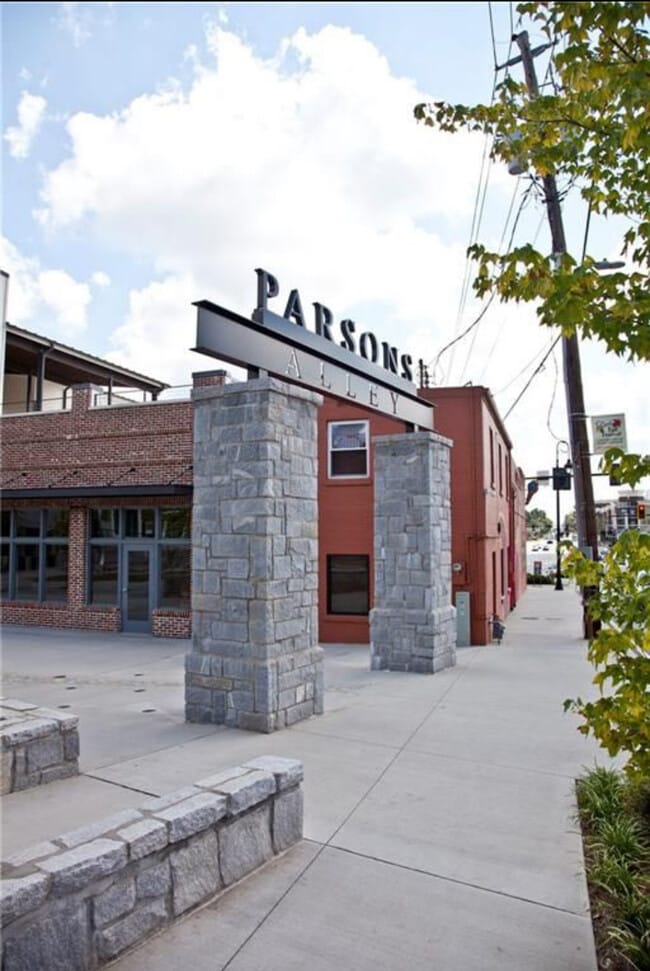 Photo - 2925 Dogwood Creek Pkwy NW