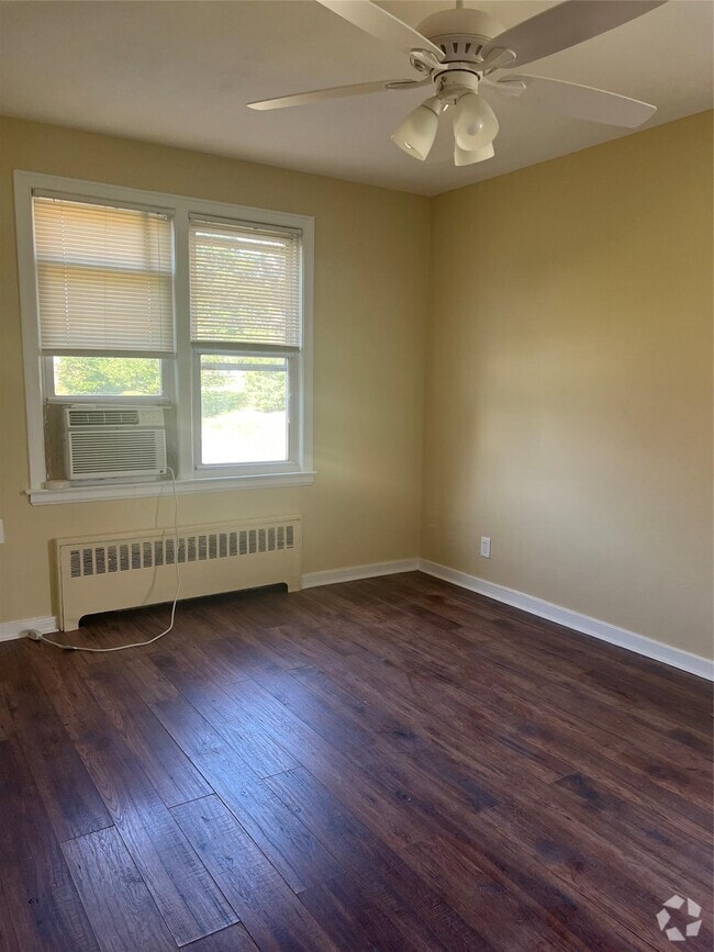 Building Photo - 52 Winchester Ave Unit 2A Rental