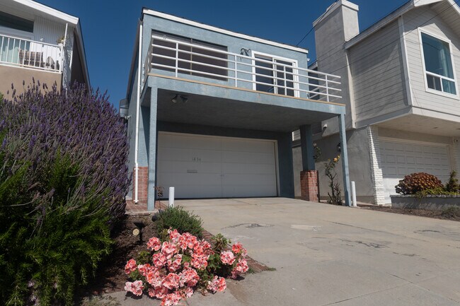 Photo - 1834 Rhodes St