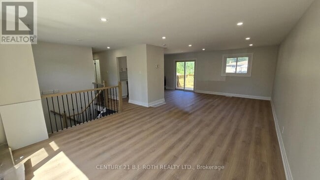 Photo - 698 Burton Dr