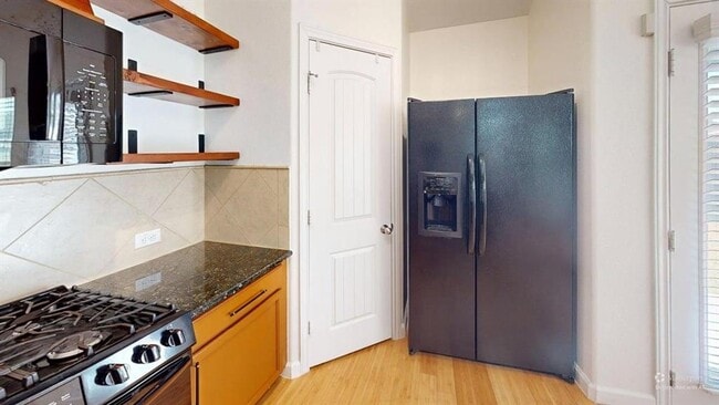 Photo - 112 Esparza Ct