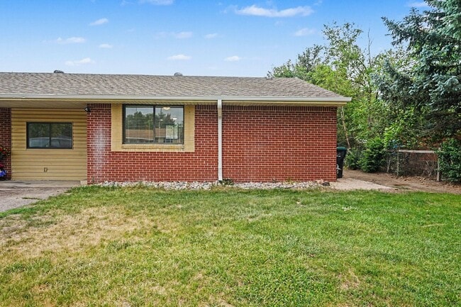 Building Photo - Spacious 3-Bedroom Home with Refinished Hardwood Floors, Fresh Interior Paint, Private Fenced Yar...