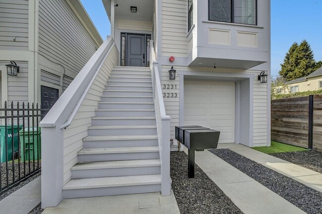 3231-3233 Hannah Street - 3231-3233 Hannah Street Apartment Unit 3231