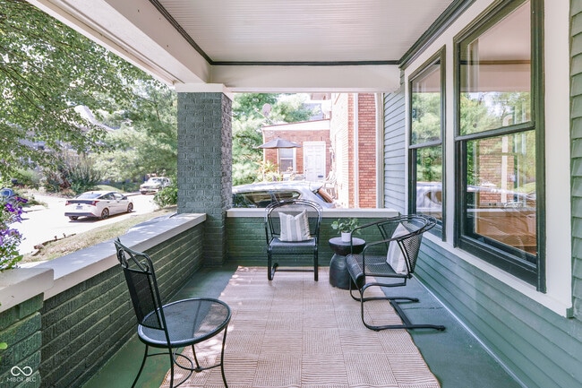 Photo - 322 E 37th St