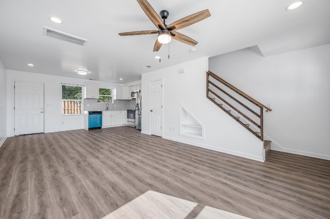 Photo - 112 Clark Blvd