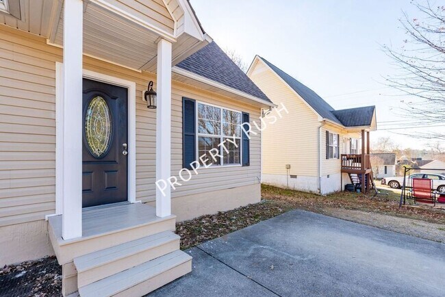 Photo - 1565 Petty St