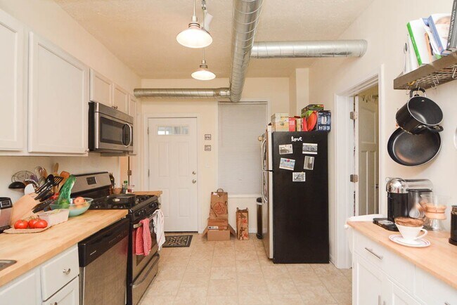 Photo - 3512 N Lincoln Ave Unit J05P