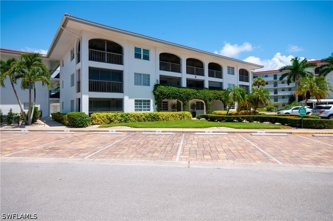 Photo - 5 High Point Cir W Unit 104