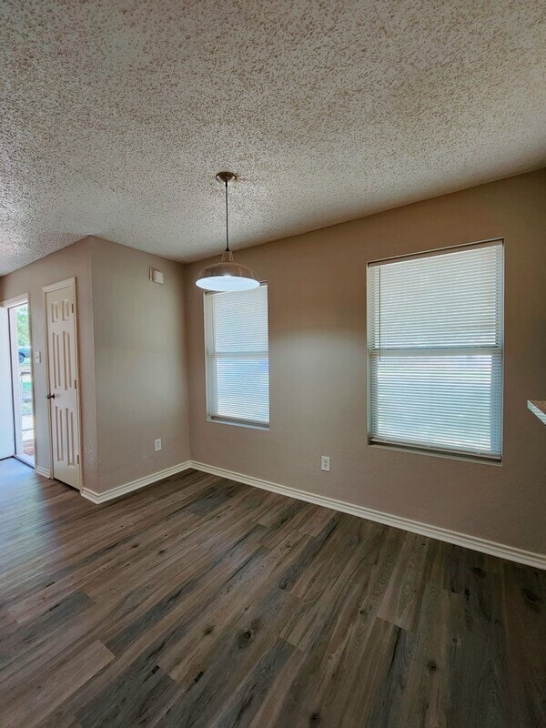 Photo - 10245 Country Hills Blvd