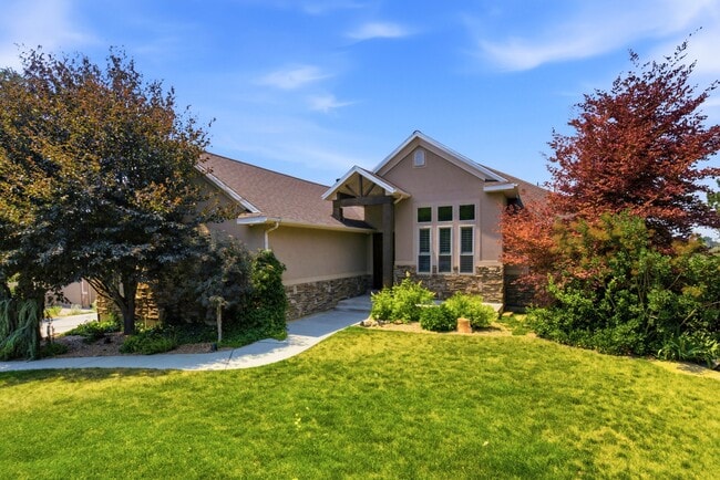 Photo - 722 W Webb Rd