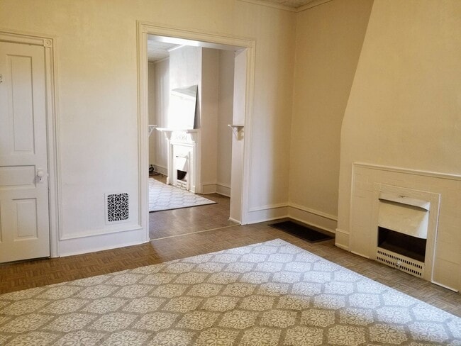 Photo - Spacious Three Bedroom in Oakland! Decorative Fireplaces & Lots Of Natural Light! Call Today!