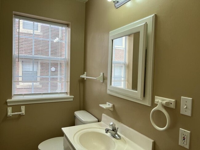 814.5 East Dr